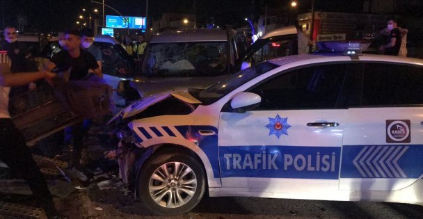 Kocaeli'de alkollü sürücü kontrol noktasında biri polis 3 kişinin yaralanmasına neden oldu