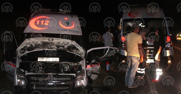Ambulansla motosiklet çarpıştı: 1 yaralı