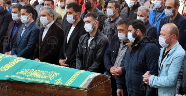 Kocaeli'de antrenman sonrası fenalaşarak hayatını kaybeden çocuk defnedildi
