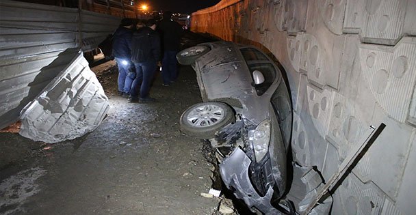Kocaeli'de araç açılan kanala düştü