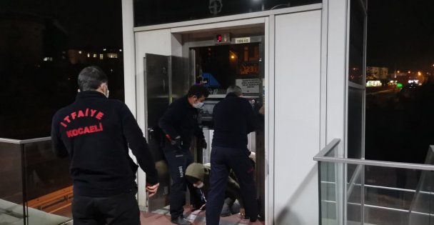 Kocaeli'de Asansörde Mahsur Kalan 2 Kardeş Kurtarıldı