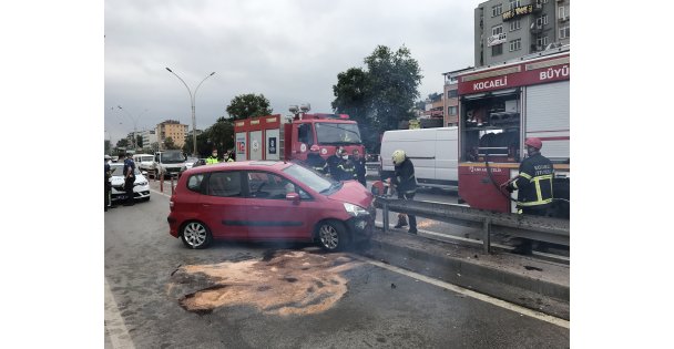 Kocaeli'de bariyerin saplandığı otomobildeki çift yaralandı