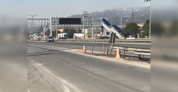 Bariyerlere çarpan otomobilin sürücüsü hayatını kaybetti