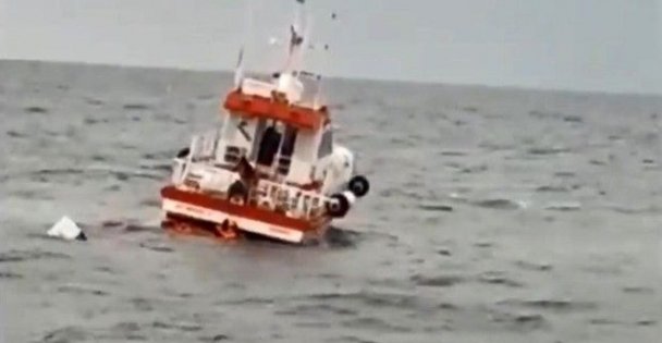 Kocaeli'de batan balıkçı teknesindeki 3 kişi kurtarıldı