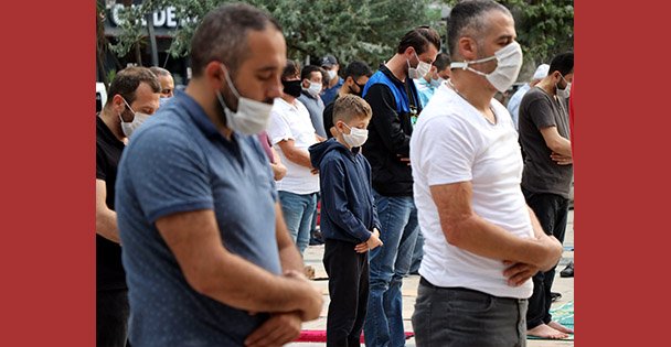 Kocaeli'de bayram namazı kılındı