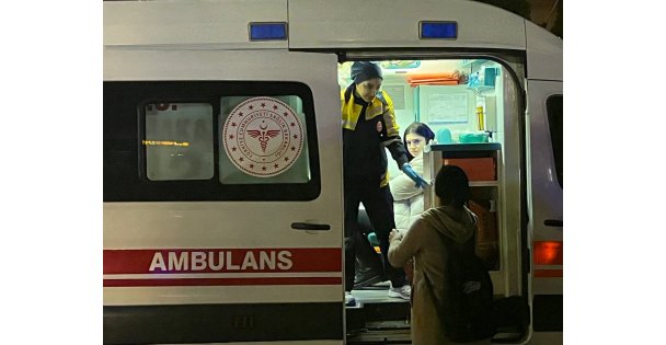 Kocaeli'de Bir Araç Trafik Işıklarında Bekleyen Otobüse Ve Otomobile Çarptı: 7 Yaralı