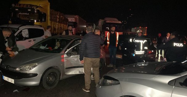 Kocaeli'de birçok araç kazaya karıştı: Çok sayıda yaralı var