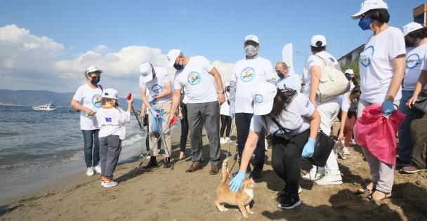 Kocaeli'de deniz ve plaj temizliği yapıldı