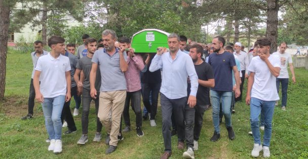 Kocaeli'de denizde boğulan iki kuzen memleketleri Sakarya'da defnedildi