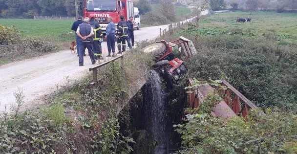 Kocaeli'de devrilen traktörün sürücüsü yaralandı