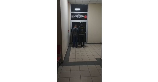 Kocaeli'de duvarlara yasa dışı bahis reklamı yazan 2 şüpheli yakalandı