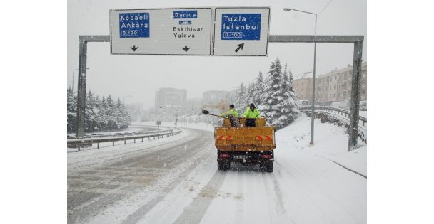 Kocaeli'de ekipler kar nedeniyle mahsur kalan 64 kişiyi kurtardı