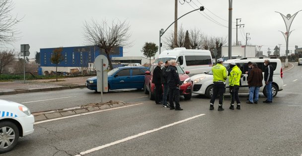 Kocaeli'de hafif ticari araç ile cip çarpıştı: 1 yaralı