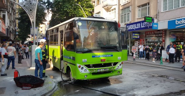 Kocaeli'de Halk Otobüsündeki Yangını Itfaiye Söndürdü