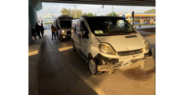 Kocaelide iki aracın çarpıştığı kazada 4 kişi yaralandı