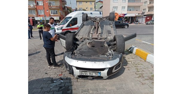 Kocaeli'de iki otomobil çarpıştı: 4 yaralı