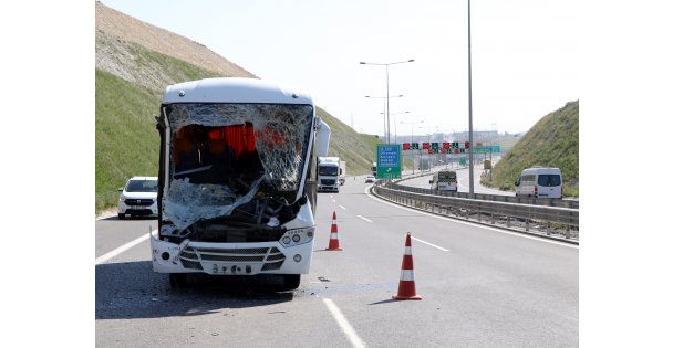 Kocaeli'de işçi servisiyle kamyon çarpıştı: 13 yaralı