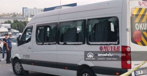 Kocaeli'de işçileri taşıyan servis minibüsüne silahlı saldırı: 4 yaralı