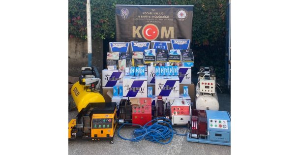 Kocaeli'de kaçak 635 bin 200 boş, 39 bin tütün doldurulmuş makaron yakalandı