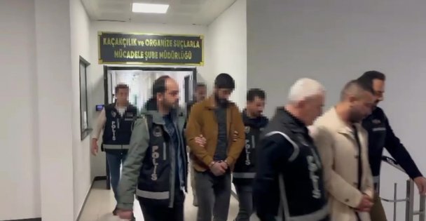 Kocaeli'de kaçakçılık operasyonu: 10 silah ele geçirildi, 3 şüpheli gözaltına alındı