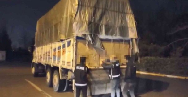 Kamyonda 7,6 Milyon Kaçak Makaron Yakalandı