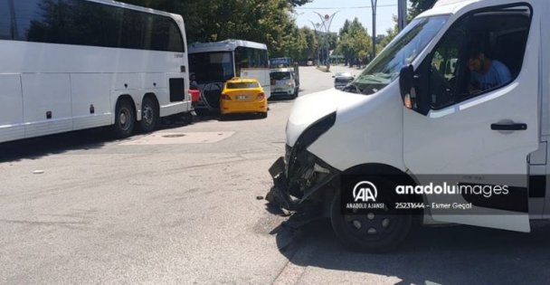 Kocaeli'de kamyonet ile taksi çarpıştı: 2 yaralı