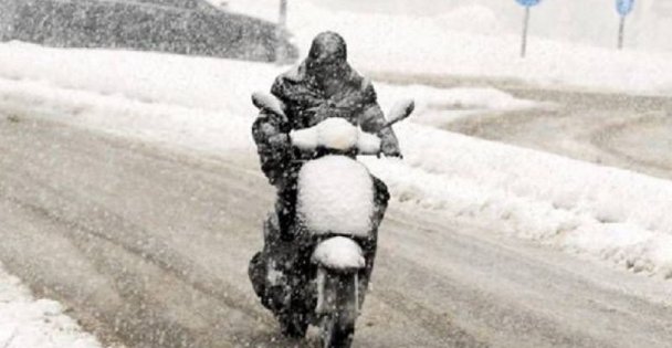 Kocaeli'de Kar Yağışı Nedeniyle Motosiklet Kullanımı Yasaklandı