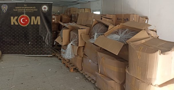 Kocaeli'de kargo şubesine kaçak tütün sevkiyatı