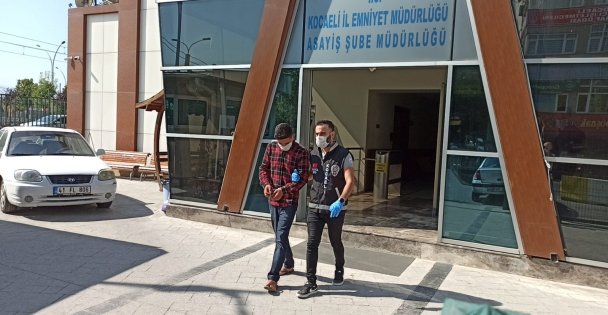 Kocaeli'de kendilerini savcı ve polis olarak tanıtarak dolandırıcılık yapan 2 şüpheli tutuklandı