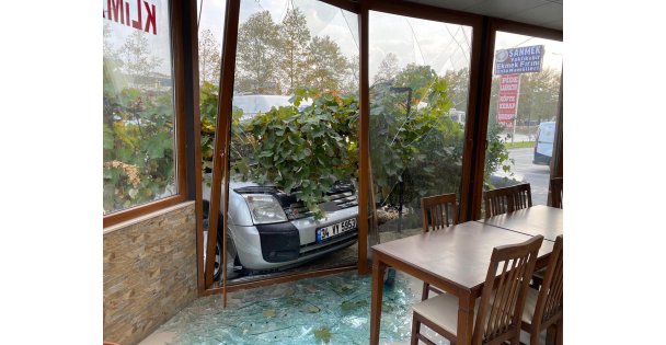 Kocaelide kontrolden çıkan otomobil dehşet saçtı: 1 ölü, 3 yaralı