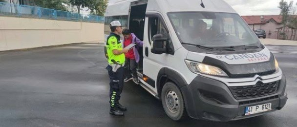Kocaeli'de Okul Güvenliği Denetimleri: 25 Aranan Şahıs Yakalandı