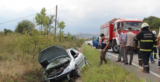 Kocaeli'de otomobil sulama kanalına devrildi: 4 yaralı