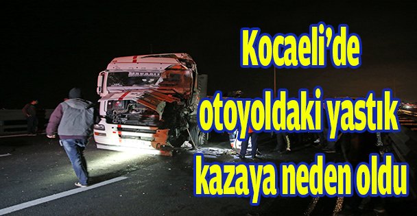 Kocaeli'de otoyoldaki yastık kazaya neden oldu