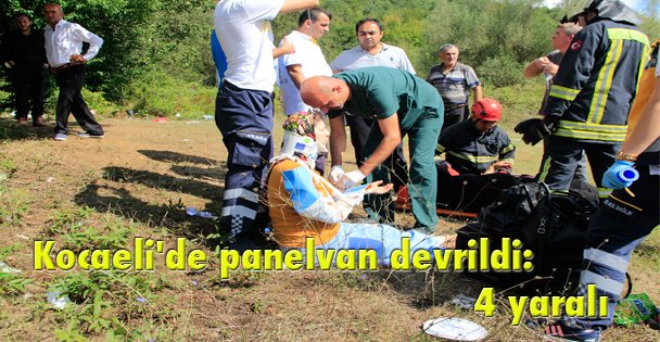 Kocaeli'de panelvan devrildi: 4 yaralı