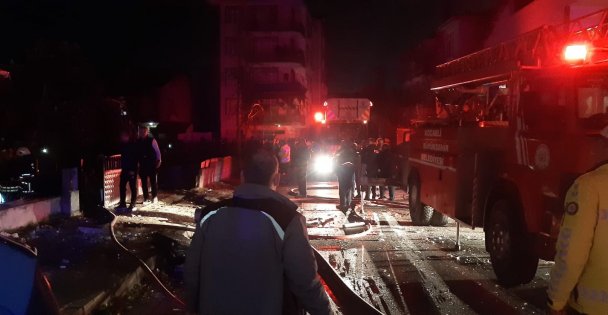 Kocaeli'de patlama: Olay yerine çok sayıda itfaiye, ambulans sevk edildi