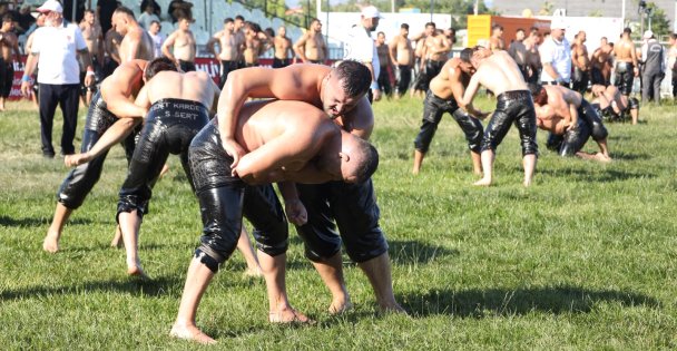 Kocaelide pehlivanlar er meydanına çıktı