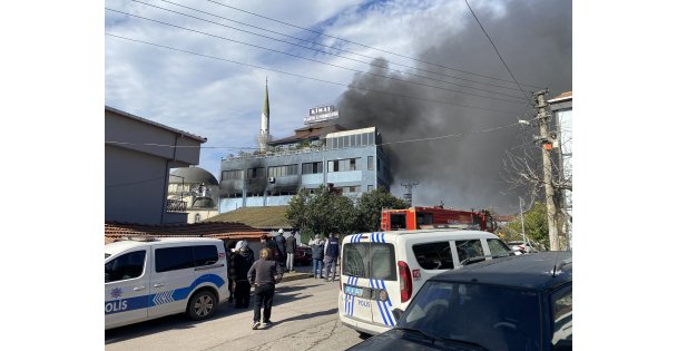 Kocaelide plastik ve promosyon fabrikası alevlere teslim oldu