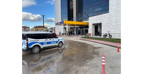 Kocaeli'de polise bıçakla direnen şüpheli silahla vurularak yakalandı