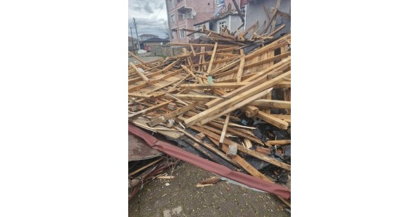 Kocaelide sadece bir mahallede 186 evin çatısı uçtu, hasar tespit çalışmaları devam ediyor