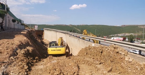 Kocaeli'de sağanak nedeniyle çöken yolda çalışma başlatıldı