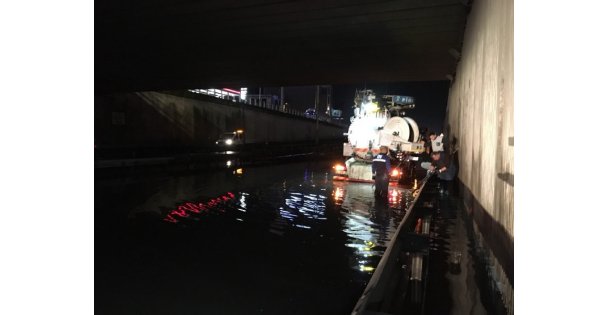 Kocaeli'de sağanak yağış alt geçitleri göle çevirdi