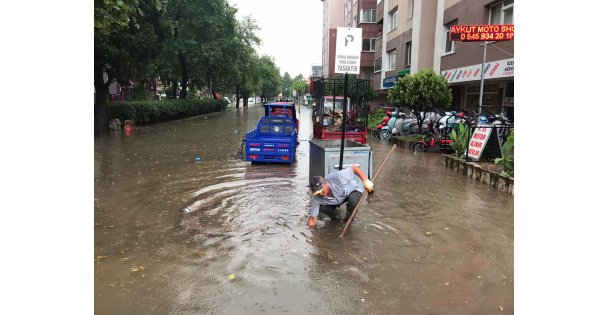 Kocaeli'de sağnak etkili oldu