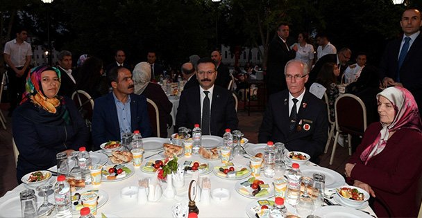 Kocaeli'de şehit aileleri ve gazilere iftar