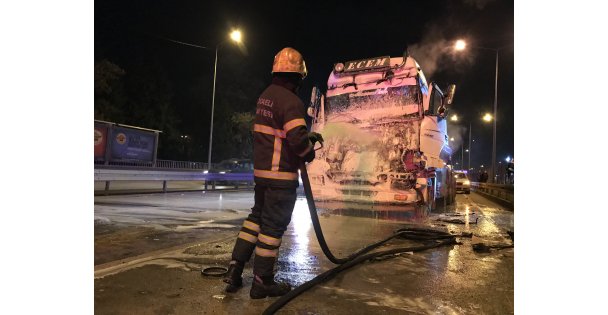 Kocaeli'de tanker ile kamyonun çarpıştığı kazada 2 kişi yaralandı