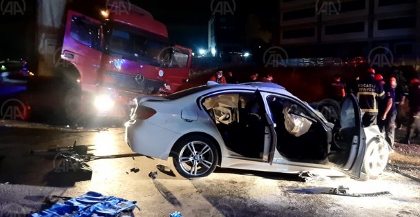 Tır ile otomobil çarpıştı: 2 ölü, 1 yaralı