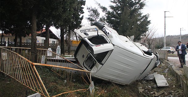 Kocaeli'de Trafik Kazası: 2 Yaralı