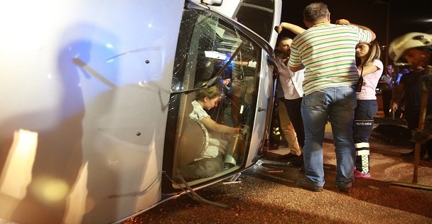 Kocaeli'de Trafik Kazası: 2 Yaralı