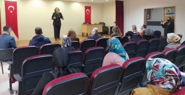 Kocaeli'de Velilere Kadın Hakları Anlatıldı