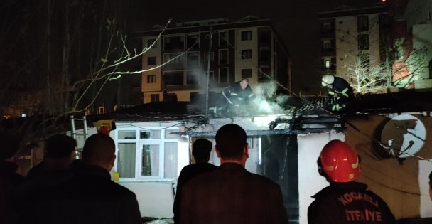 Kocaeli'de Yangın Çıkan Evde Hasar Oluştu