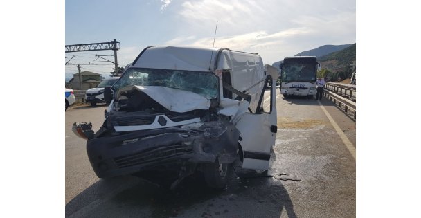 Kocaeli'de zincirleme trafik kazasında 5 kişi yaralandı